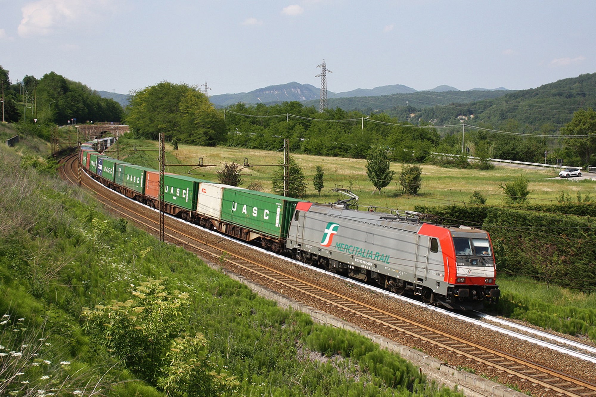 چین در حمل کانتینر با قطار هم رکورد زد