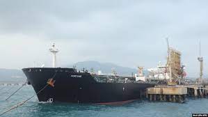ورود سومین نفتکش حامل سوخت ایران برای لبنان به خلیج سوئز