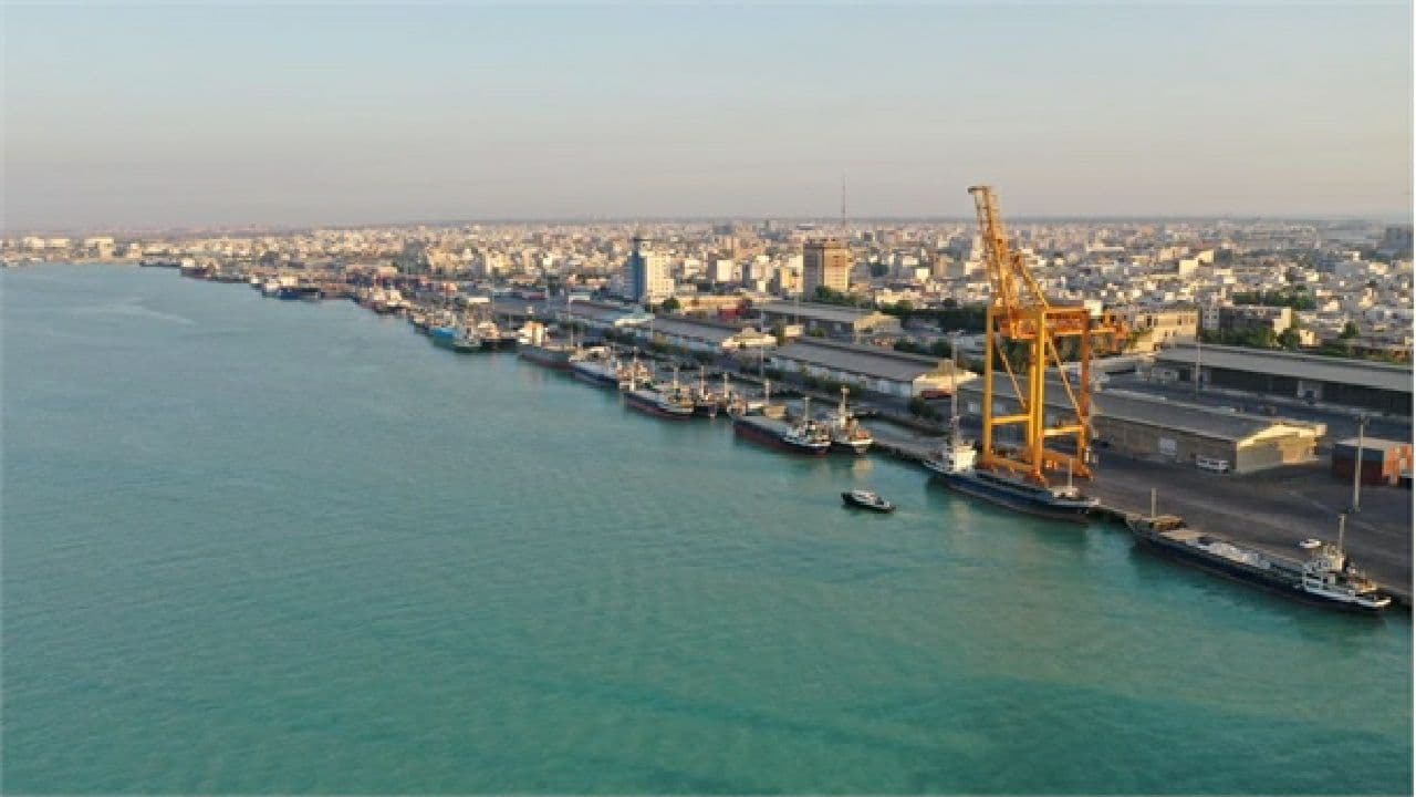 ۱۸ کشتی حامل کالای اساسی در راه بندر امام خمینی