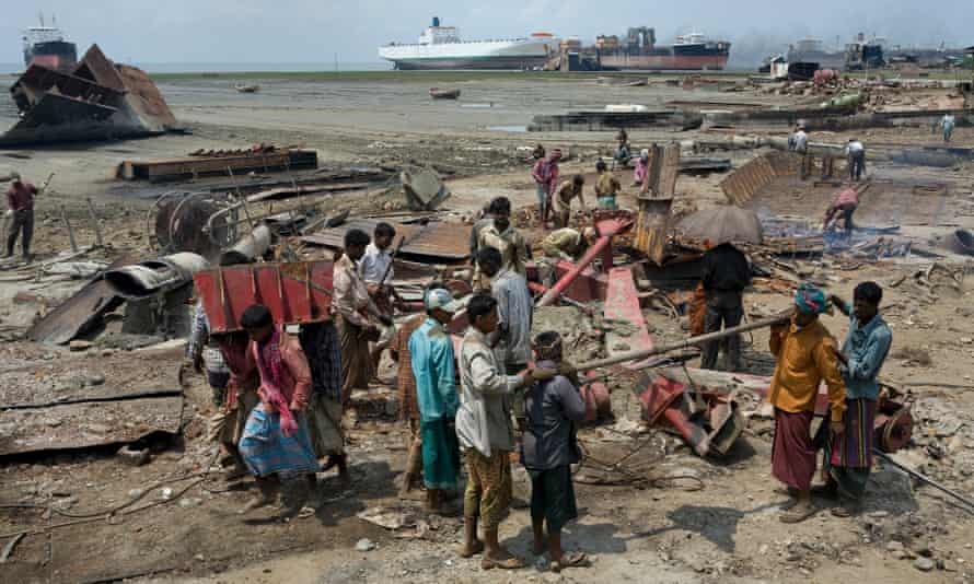 یارد‌های اوراق کشتی بنگلادش همچنان قربانی می‌گیرد