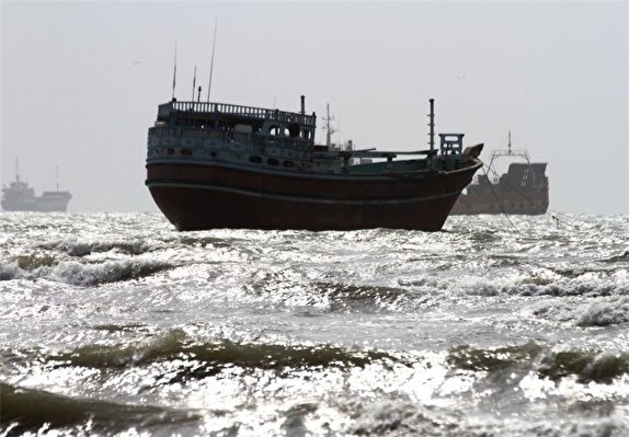 بیش از ۱۵ میلیارد کالای قاچاق از یک شناور تجاری در استان بوشهر کشف شد
