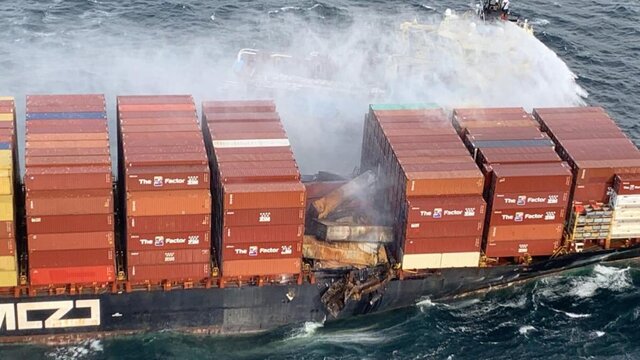 سقوط بیش از ۱۰۰ کانتینر از کشتی اسراییلی در نزدیکی ساحل بریتیش کلمبیا