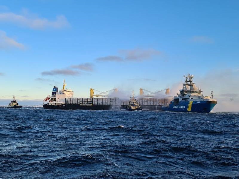 یک کشتی در آب‌های سوئد آتش گرفت