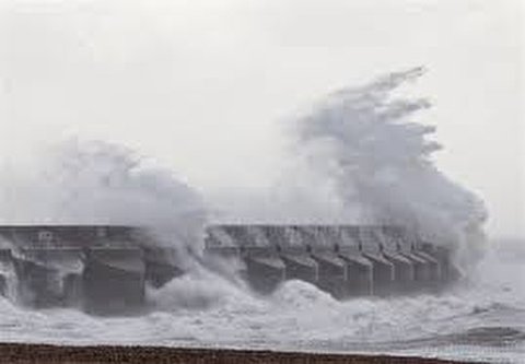 آب‌های شمال غرب خلیج فارس تا سه شنبه مواج و توفانی است/شناور‌ها احتیاط کنند