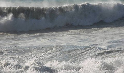 خلیج فارس و دریای عمان تا پایان امروز مواج است