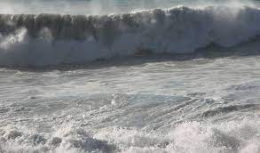 موج دریا در نوار ساحلی بوشهر تا ۱۵۰ سانتیمتر افزایش می‌یابد