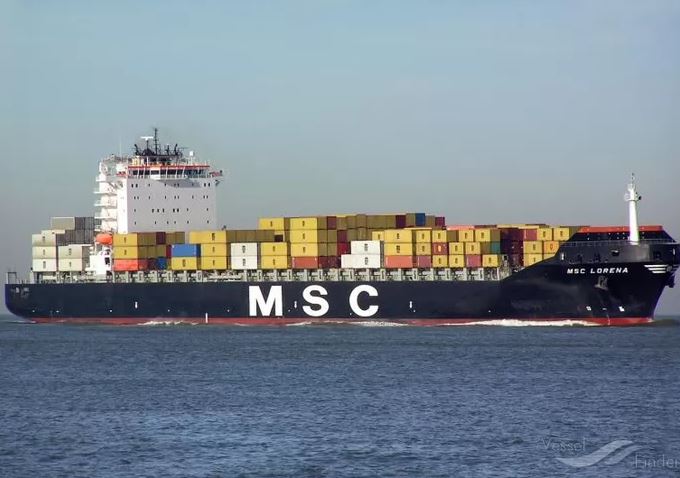 کشتی کانتینری MSC Lorena به دنبال هشدار بمب‌گذاری تغییر مسیر داد