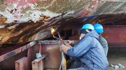 تعمیرات یک کشتی باری روسیه در ایران