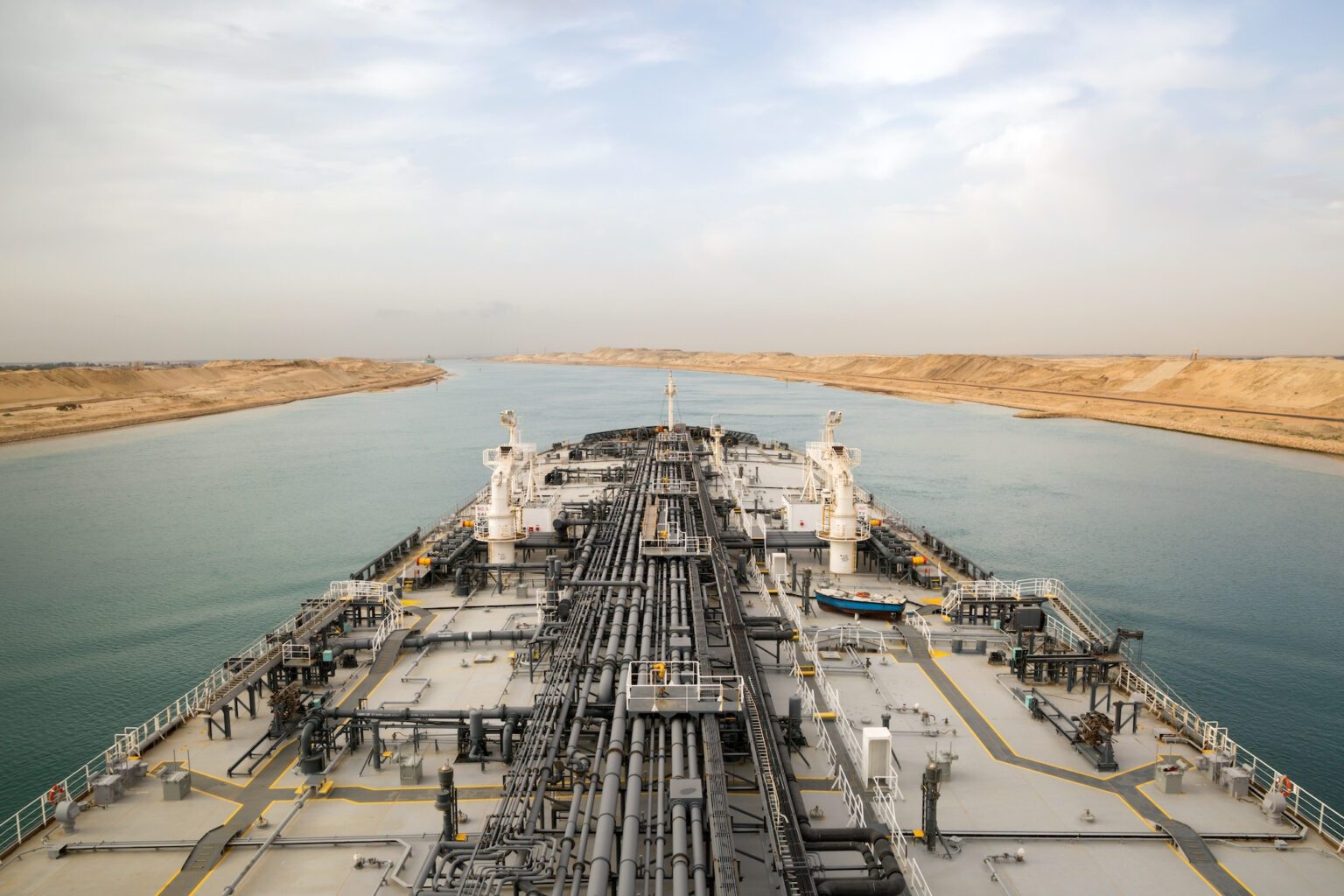 کانال سوئز عوارض ترانزیت نفتکش‌ها را افزایش می‌دهد