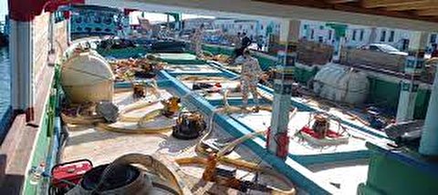 توقیف ۲ شناور حامل سوخت قاچاق در آب‌های شمال غرب خلیج فارس