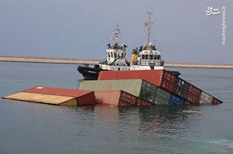 عکس/ واژگونی کشتی تانزانیایی در عسلویه