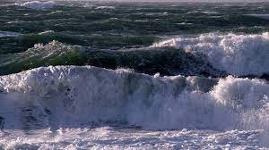 امروز دریای خزر توفانی است