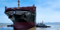 به آب اندازی بزرگترین کشتی کانتینری جهان در چین