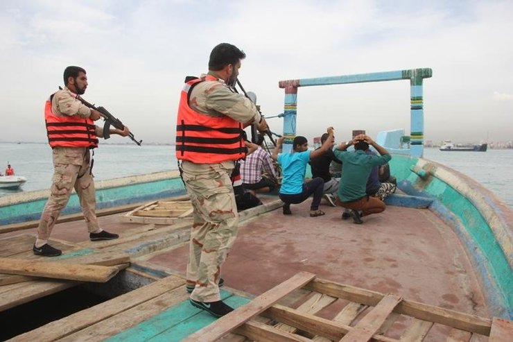 جانشین ناجا: مبارزه با قاچاق کالا در آب‌های خلیج فارس اولویت اصلی دریابانی است