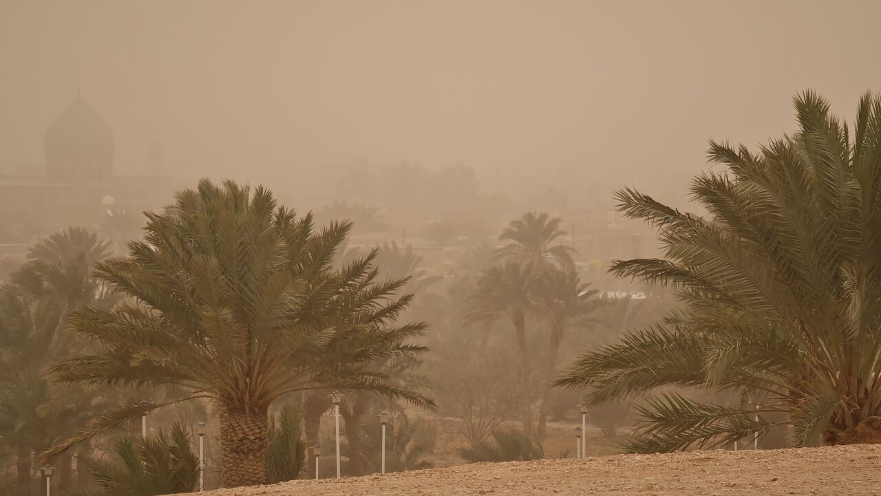 توفان گرد و خاک به شهر‌های ساحلی خوزستان رسید/نفس‌ها به شماره افتاد