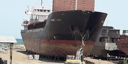 یکی از کشتی‌های بزرگ کشتیرانی خزر تعمیر می‌شود