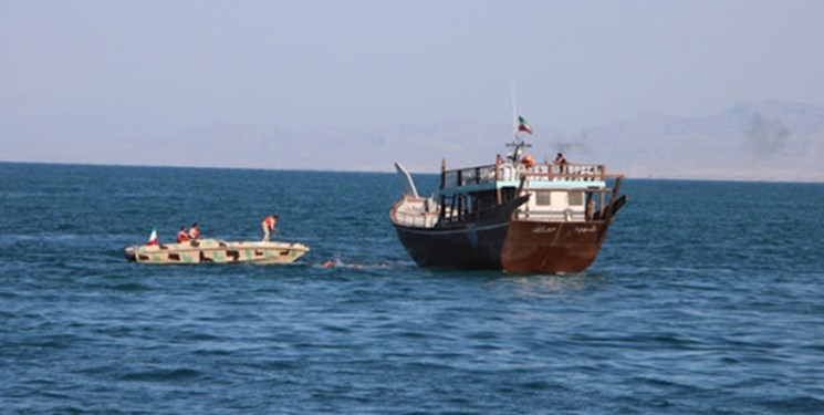 توقیف ۲ فروند شناور تجاری حاوی صد‌ها دستگاه لوازم خانگی قاچاق در خلیج فارس