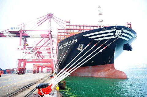 بزرگترین کشتی کانتینری جهان در شانگهای پهلو گرفت
