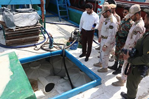 توقیف محموله سوخت قاچاق در آب‌های ساحلی شادگان