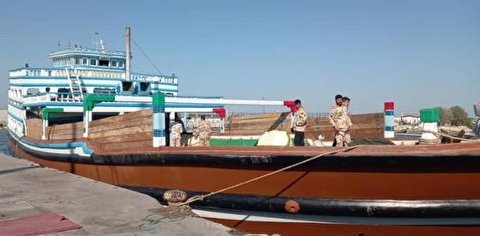 توقیف ۲ شناور باری حامل ۲۹ میلیارد ریال کالای قاچق در آب‌های شمال غرب خلیج فارس