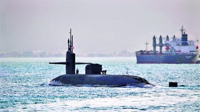 عبور یک زیردریایی هسته‌ای آمریکا از کانال سوئز به دریای سرخ