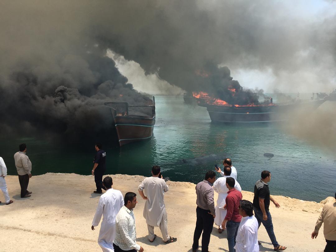 ۵ لنج تجاری در اسکله بندر نخل تقی عسلویه در آتش سوخت