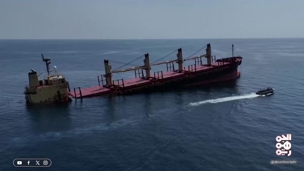 (ویدئو) غرق شدن کشتی «روبی‌مار» بر اثر حمله حوثی‌ها در دریای سرخ