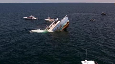 (ویدئو) غرق شدن عمدی یک کشتی در سواحل فلوریدا