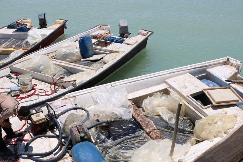 توقیف شناور صیادی حامل سوخت قاچاق در آب‌های ساحلی خوزستان