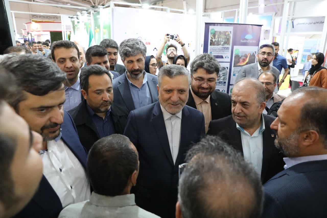 بازدید وزیر کار از غرفه کشتیرانی جمهوری اسلامی ایران در نمایشگاه ایران اکسپو
