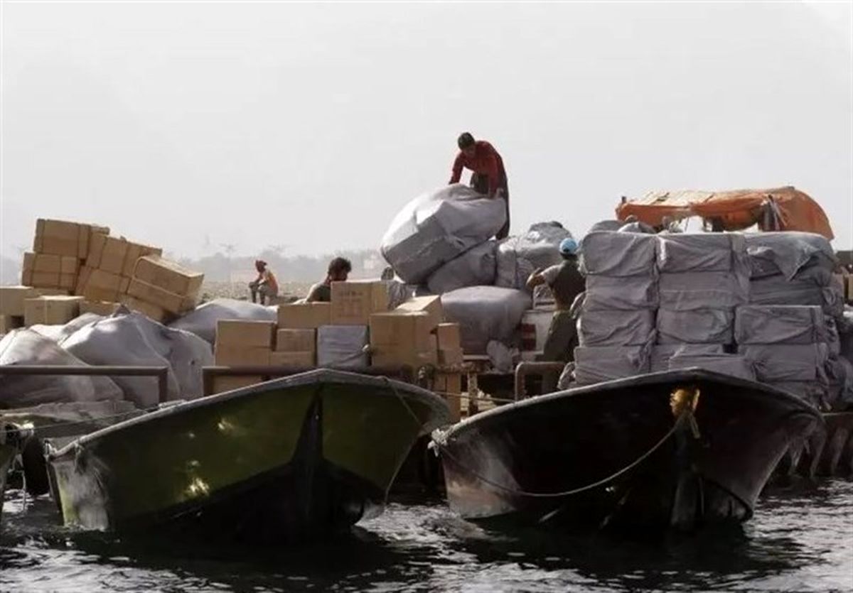 توقیف شناور باری با ۱۳ میلیارد ریال کالای قاچاق در آب‌های خلیج فارس