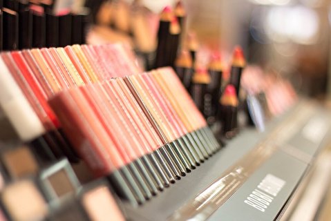 توقیف پنج میلیارد ریال لوازم آرایشی قاچاق در ساحل هندیجان