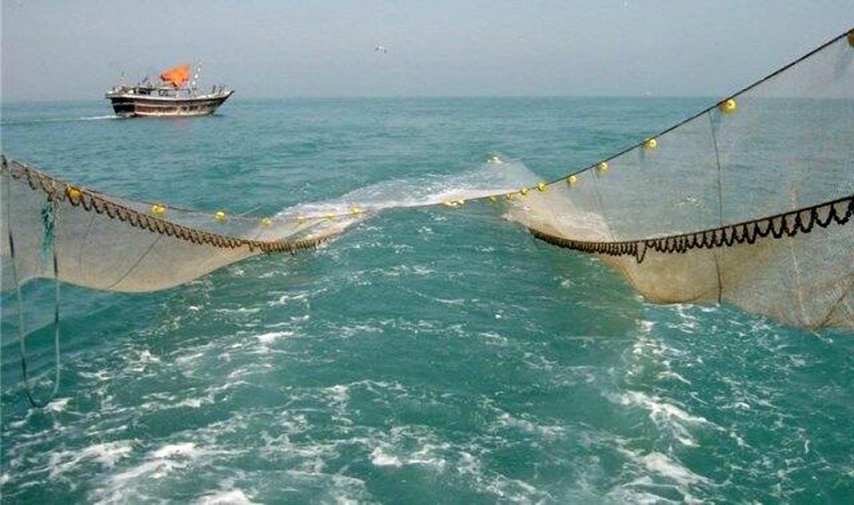 توقیف ۲ قایق بدون هویت در خلیج‌فارس بوشهر