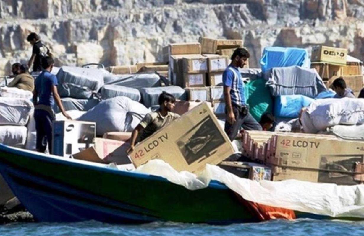 توقیف شناور حامل کالای قاچاق در دهانه آبراه بهمنشیر