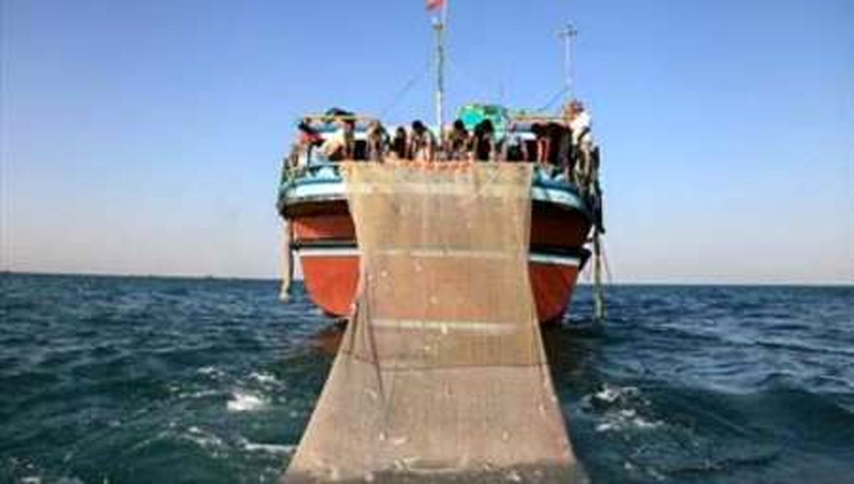 ۷ فروند شناور صیادی غیرمجاز در آب‌های استان بوشهر توقیف شد