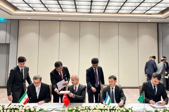 امضای برنامه عملیاتی راهگذر حمل و نقلی چین به اروپا از مسیر ایران