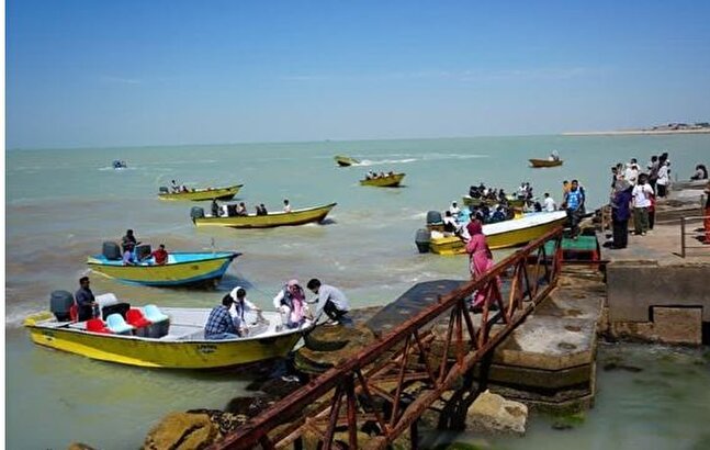 صدور مجوز فعالیت ۱۲ لنج و ۱۳۷ قایق برای گردشگری دریایی در  بوشهر
