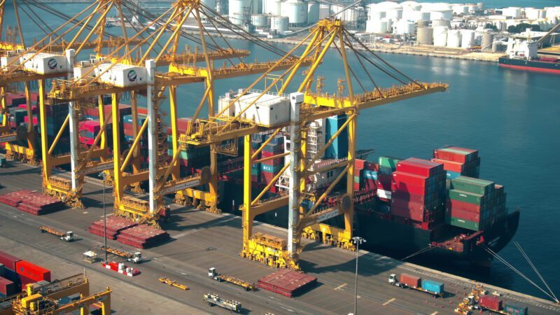 ایجاد ظرفیت جابه جایی ۱۰۰ میلیون کانتینر در جهان توسط DP World امارات