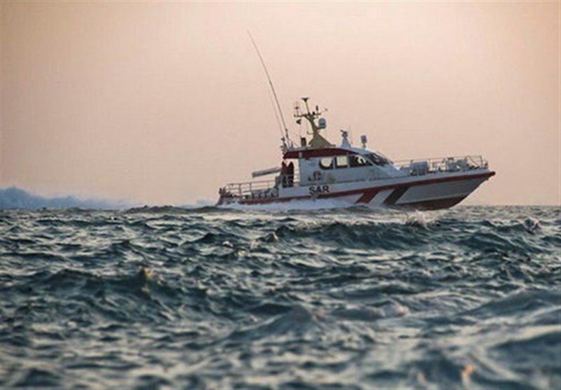 نجات ۲ سرنشین قایق در خلیج‌فارس و سواحل بندر عسلویه