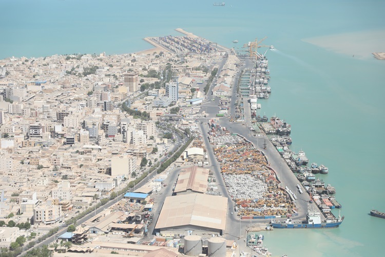 ترانزیت خارجی ۶۳۶ هزار و ۳۶۶ تن مشتقات نفتی از بندر بوشهر