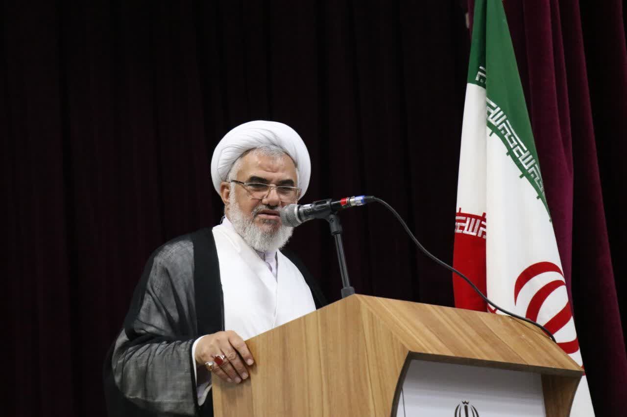 نگران تمرکز آبشیرین‌کن‌ها و صنایع در سواحل هرمزگان هستیم