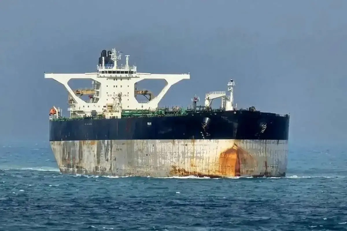 نفتکش ایرانی از چنگ نیرو‌های آمریکا گریخت + عکس