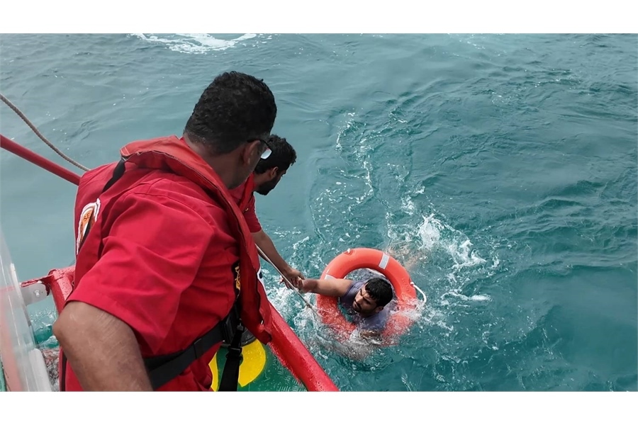 نجات جان ۱۱ گردشگر در آبهای جزیره کیش نجات جان ۱۱ گردشگر در آبهای جزیره کیش