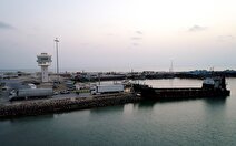 تخلیه و بارگیری نزدیک به ۳۰۰ هزار تن کالا در بندر جاسک