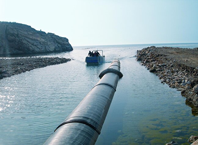 بازدید میدانی محیط زیست از وضعیت لوله‌های انتقال نفت خلیج فارس
