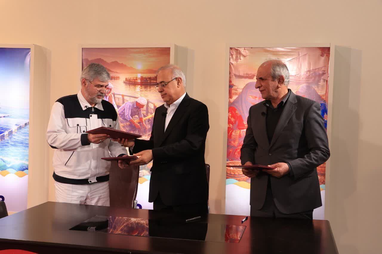 امضای ۴ تفاهمنامه توسعه دریایی هرمزگان در حاشیه نمایشگاه فرصتهای خلیجفارس امضای ۴ تفاهمنامه توسعه دریایی هرمزگان در حاشیه نمایشگاه فرصتهای خلیجفارس