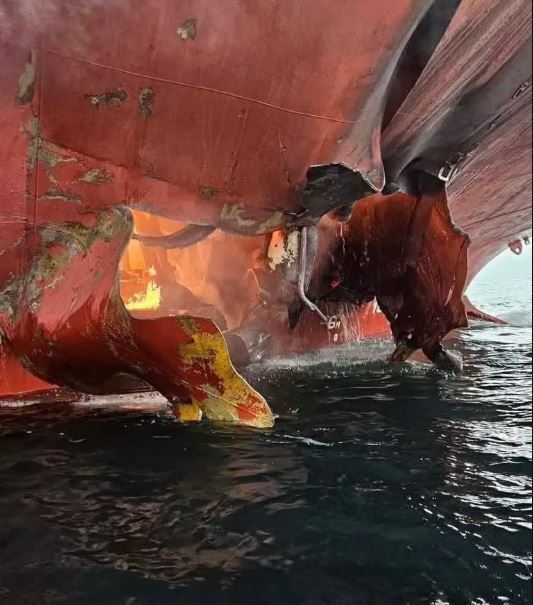 آخرین جزئیات از وضعیت کشتی تایلندی آسیب‌دیده در هرمز (+عکس)