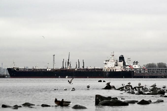 کاهش قیمت نفت صادراتی روسیه در پی تشدید تحریمهای غرب کاهش قیمت نفت صادراتی روسیه در پی تشدید تحریمهای غرب