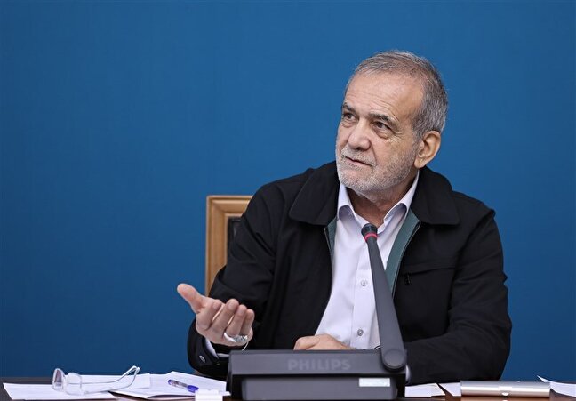 پزشکیان: استمرار وضعیت فعلی در مدیریت بنادر پذیرفتنی نیست/ لزوم اصلاح روند نگهداری کانتینر‌ها در بندر