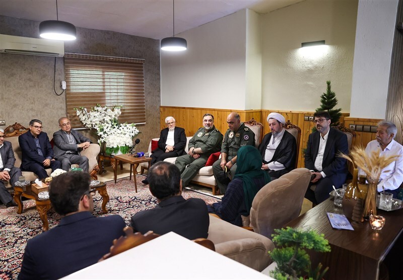 سرکشی معاون اول رئیس‌جمهور از مصدومان و خانواده فوت‌شدگان حادثه انفجار بندر شهید رجایی